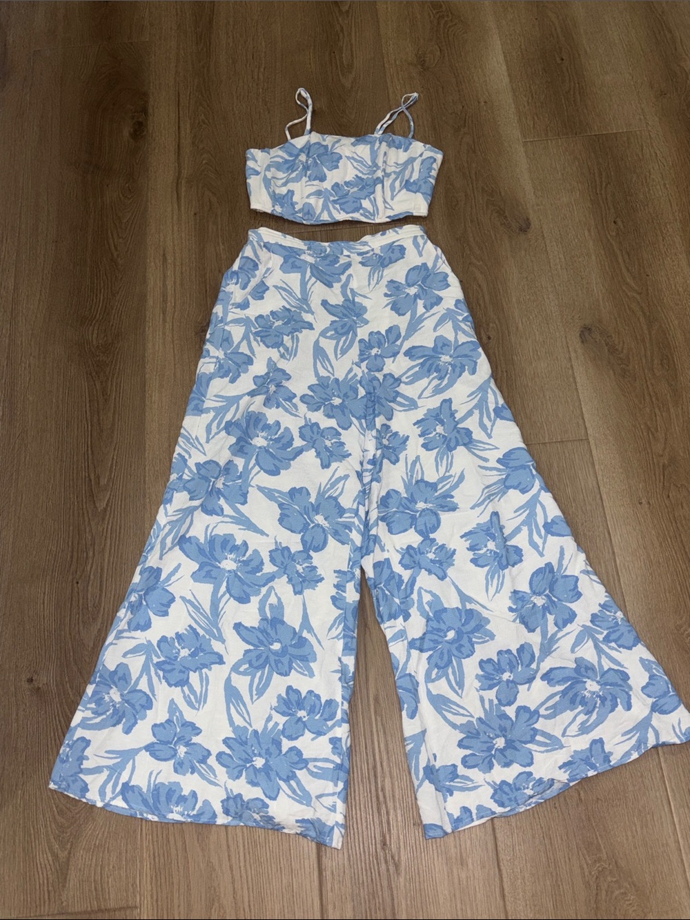 Blue Floral Wide-Leg Pants - White & Blue
